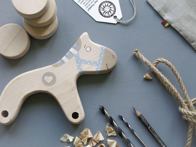 Pull toy blue horse - montessori leksaker